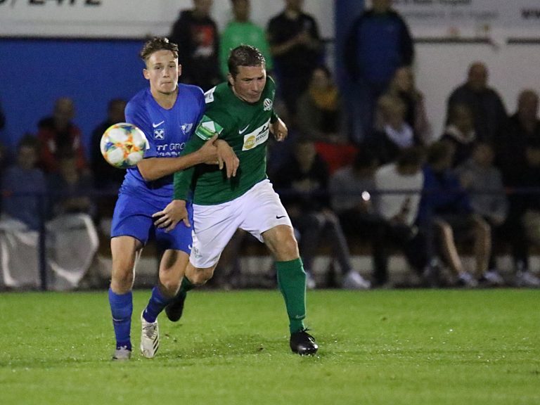 Youngster Micheal Harrer (l.) stand erstmals in der Startelf.