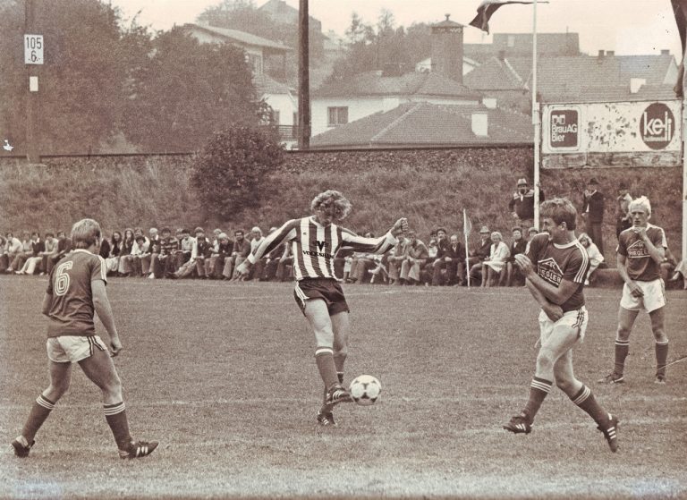 Meistersaison 1981/82: Werner Roher (m.) im Spiel gegen Sarling am 13.9.1981, endete 0:0.