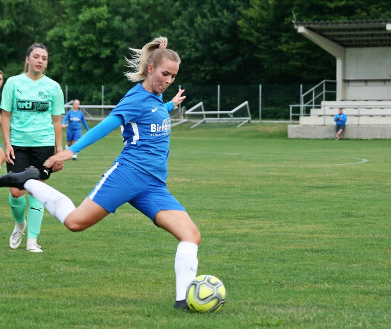 Celine Hösel erzielt das 2:0