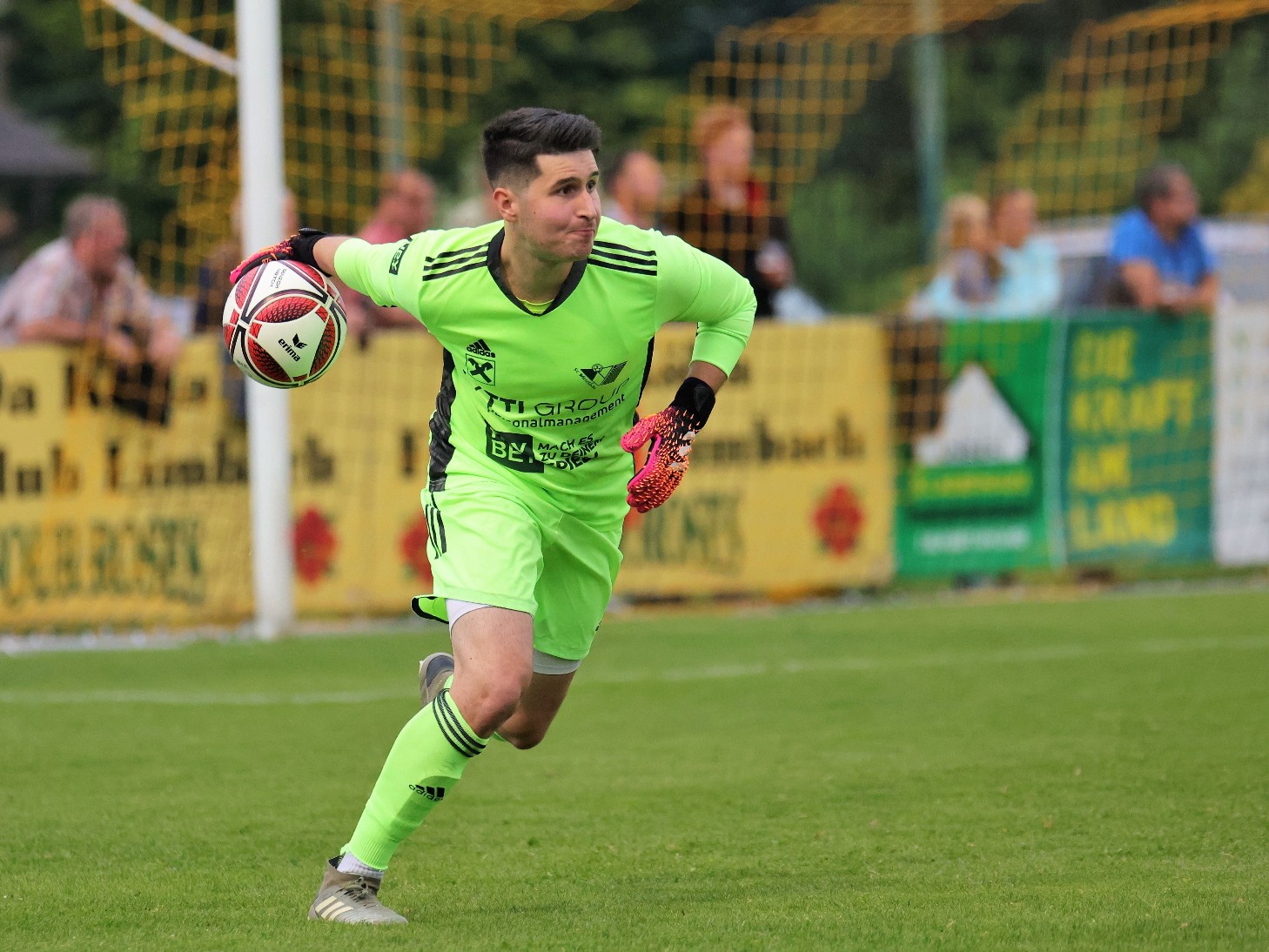 Keeper Dominic Gottsmann nahezu beschäftigungslos.