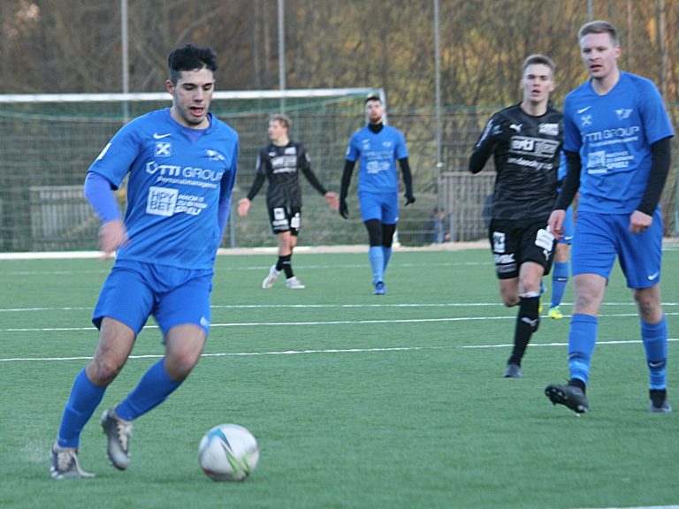 Hinterberger (links) trifft doppelt in Test-Aufgalopp.