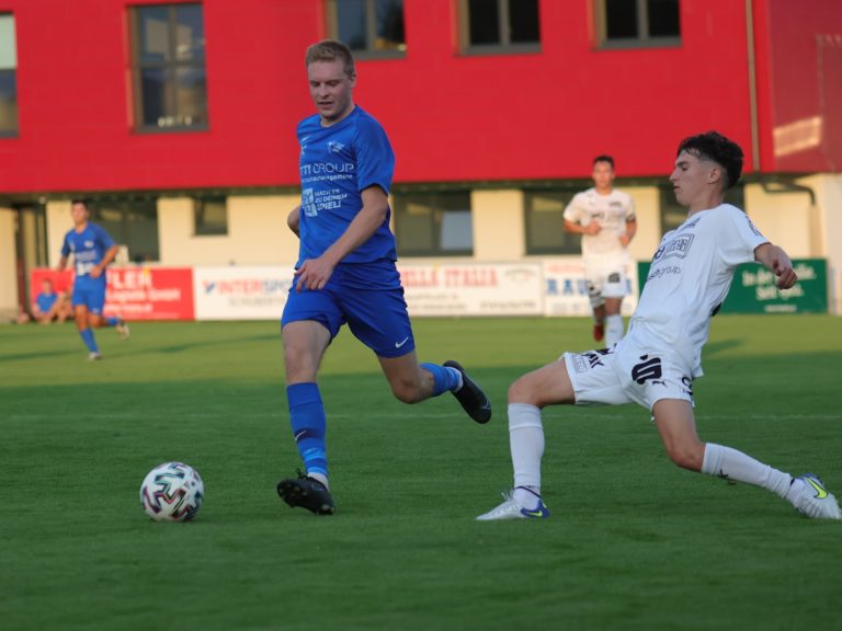 Herrlicher Kopfballtreffer der Marke Eigenwerbung durch Clemens Heindl (links).