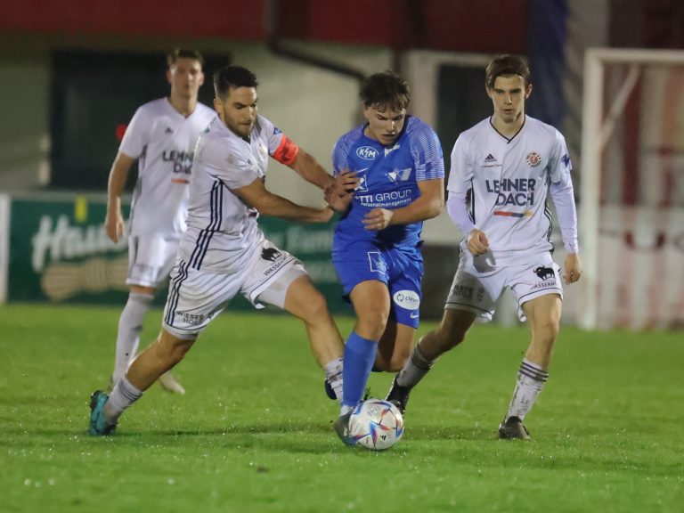 Youngster Max Müller (mitte) lieferte die perfekte Vorlage zum 4. Tor.
