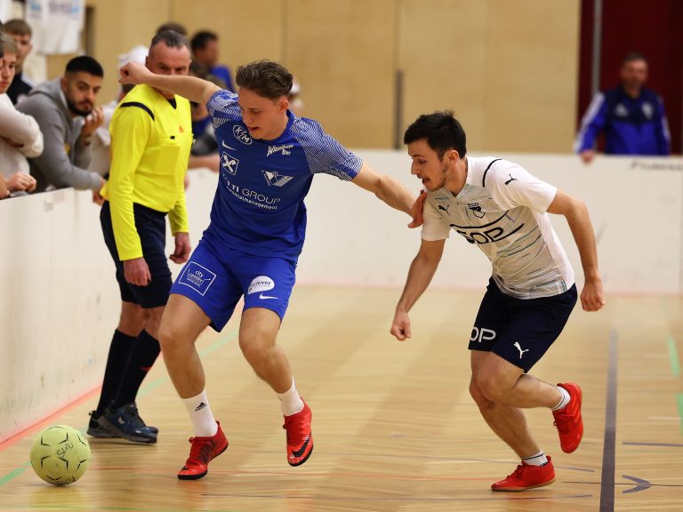 Michael Harrer (l.) stand im zweier Block in der Defensive.