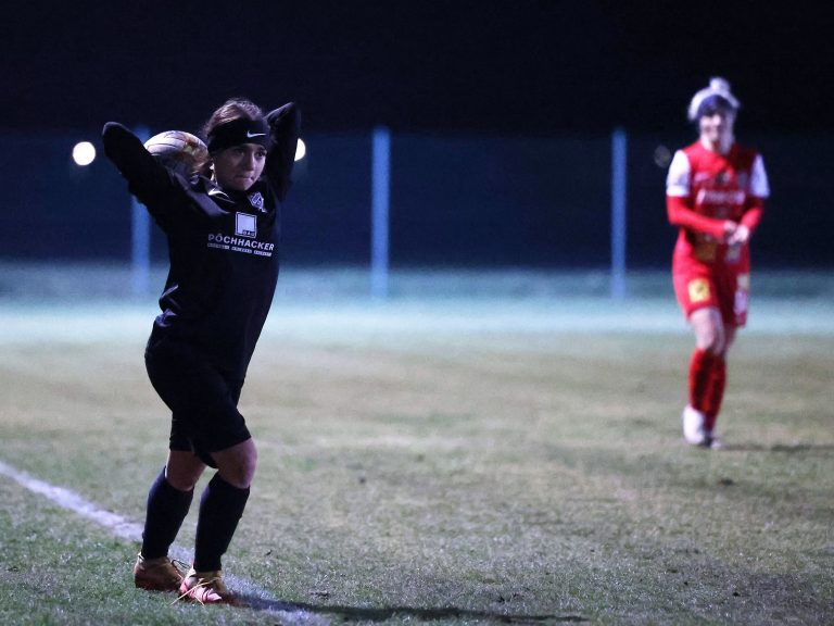 Starke Defensivleistung: Vanessa Riegler (links).