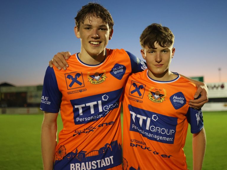 SCW-Tore: Doppelpacker David Mitterer und Simon Daxauer überwinden den Gästekeeper (v.l.);