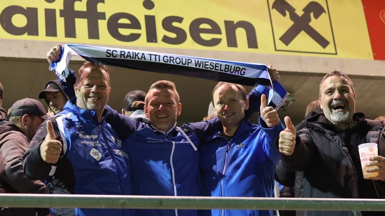 Der Schlußpfiff in Melk läßt die SCW-Fans jubeln!