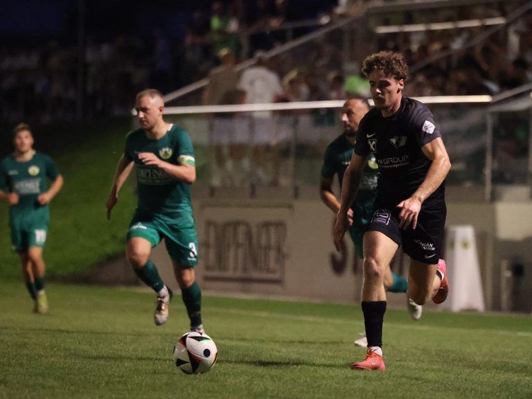 Das war`s, Marcel Zeilinger (r.) auf dem Weg zum 3:0 (65.).