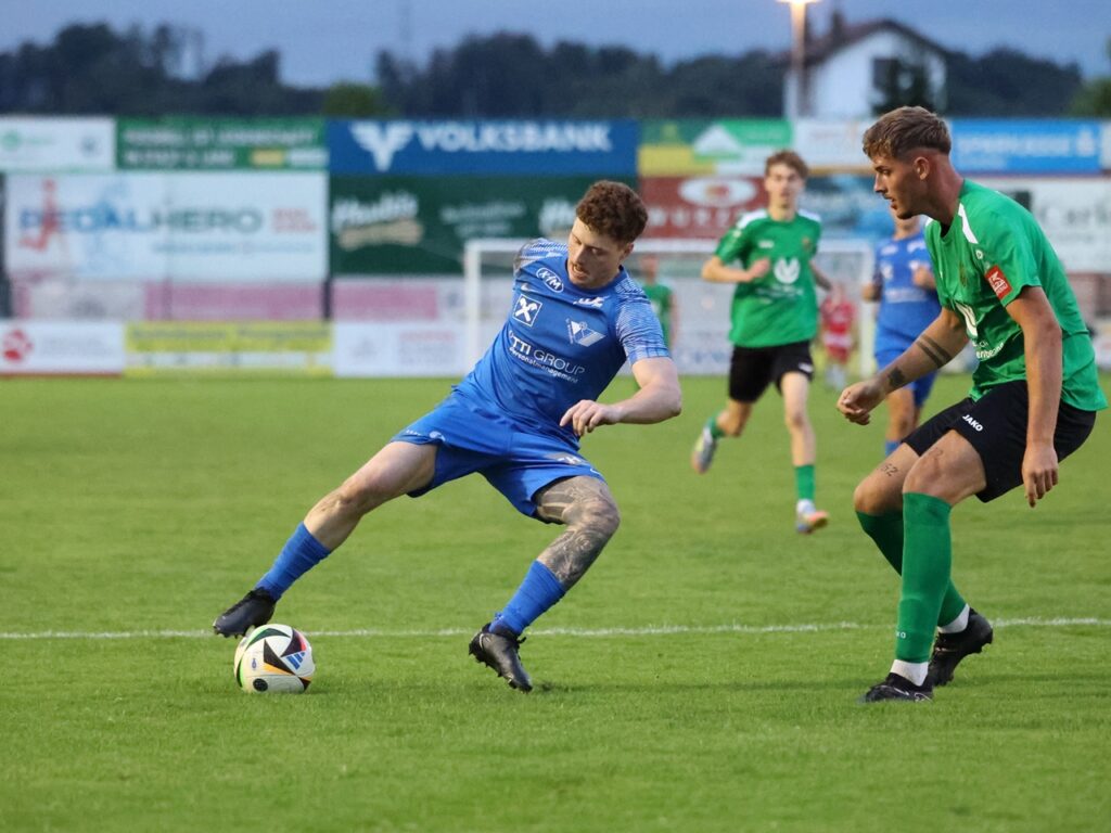 Luca Biber (li.) erzielt seine Saisontreffer sieben und acht.