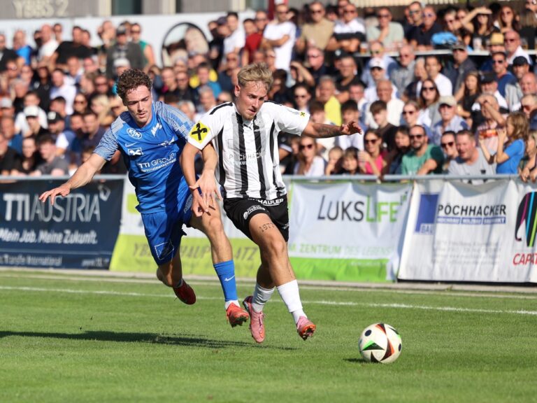 Marcel Zeilinger (l.) im Duell gegen Neo-Ybbser Dominic Heigl.