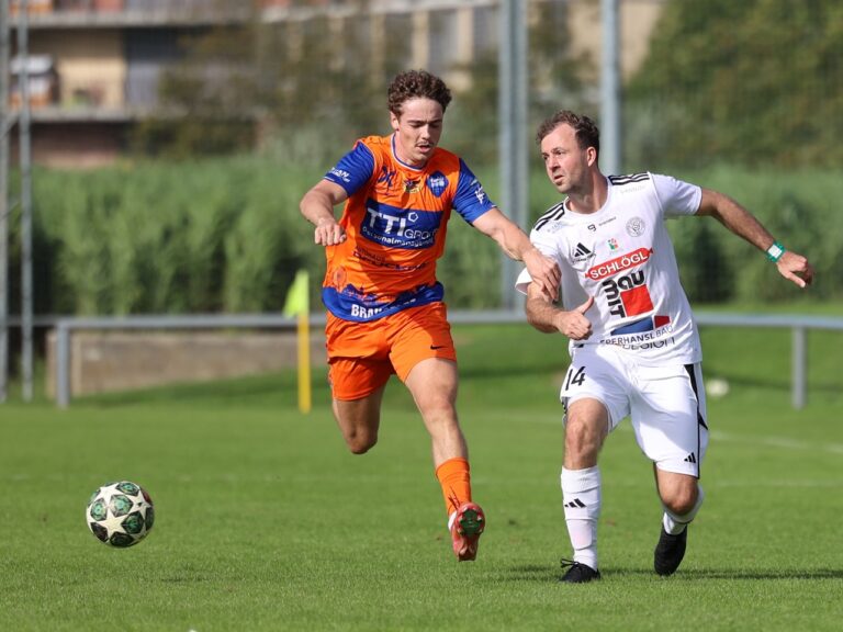 Marcel Zeilinger (li.) im Duell gegen den 1:0-Torschützen Gregor Simandl.