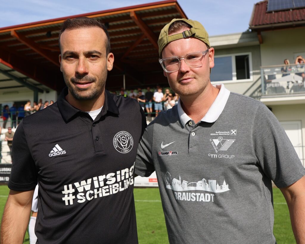 Scheibling' Trainer Daniel Kohn mit SCW Coach Rainer Hudler (v.li.).