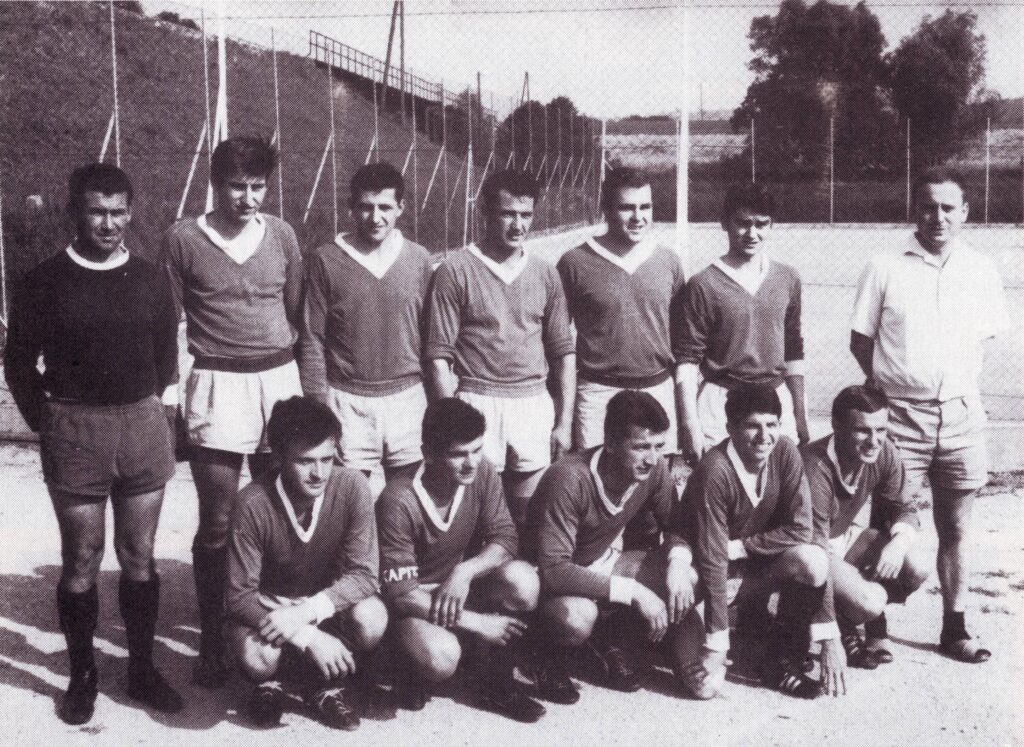 SCW-Team 1965/66Stehend vl.l: August Mocharitsch, Ressl, Franz Rappel, Gustav Böhm II, Herbert Zirkler, Heinz Palmetshofer, Sektionsleiter Karl Böhm; Knieend v.l.: Koch, Karl Niebauer, Vlado, Emmerich Böhm I, Fritz Ablinger;